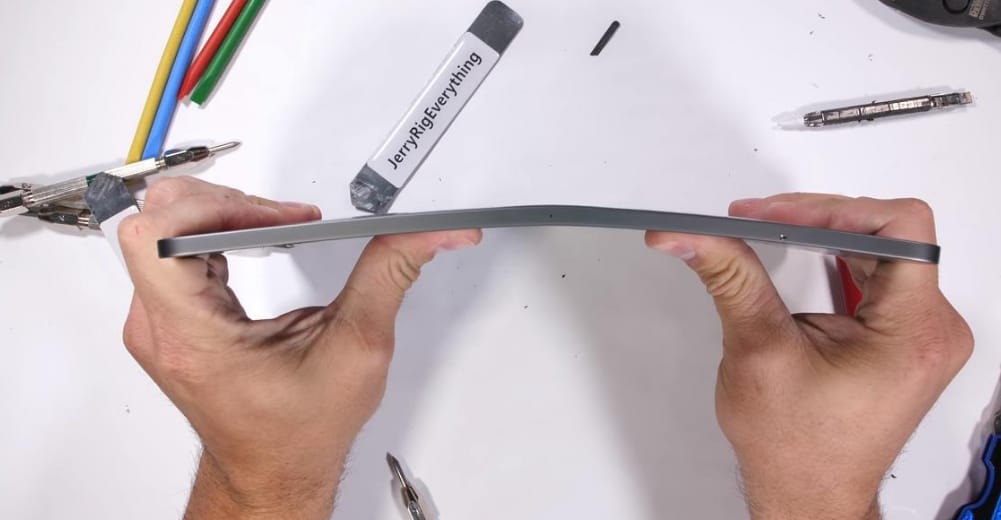 Teljesen rendjén való, hogy hajlik az iPad Pro – mondja az Apple