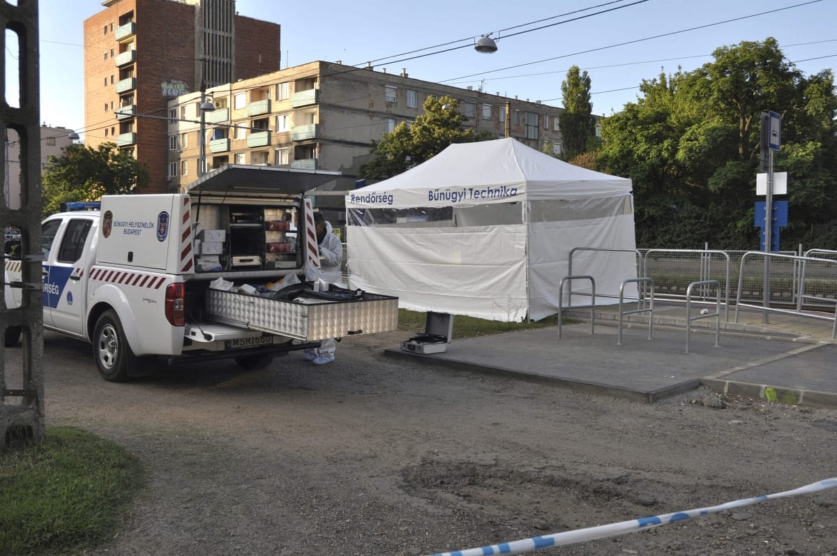 Tovább maradhatnak börtönben a zuglói villamosmegállóban agyonvert férfi támadói