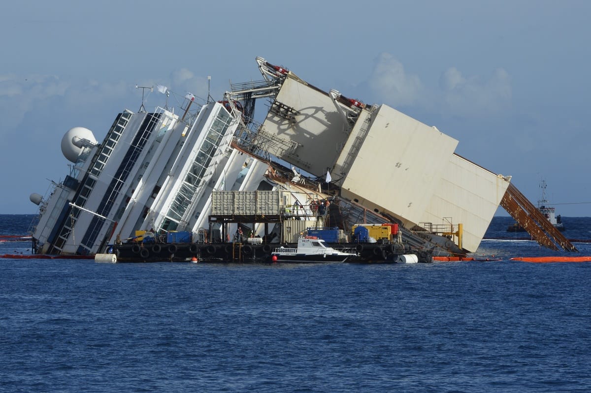 Ketté is törhet a Costa Concordia roncsa, ha nem vigyáznak