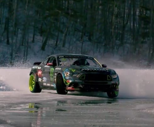Befagyott tavon driftel az idei év egyik legizgalmasabb Ford Mustangja – videó