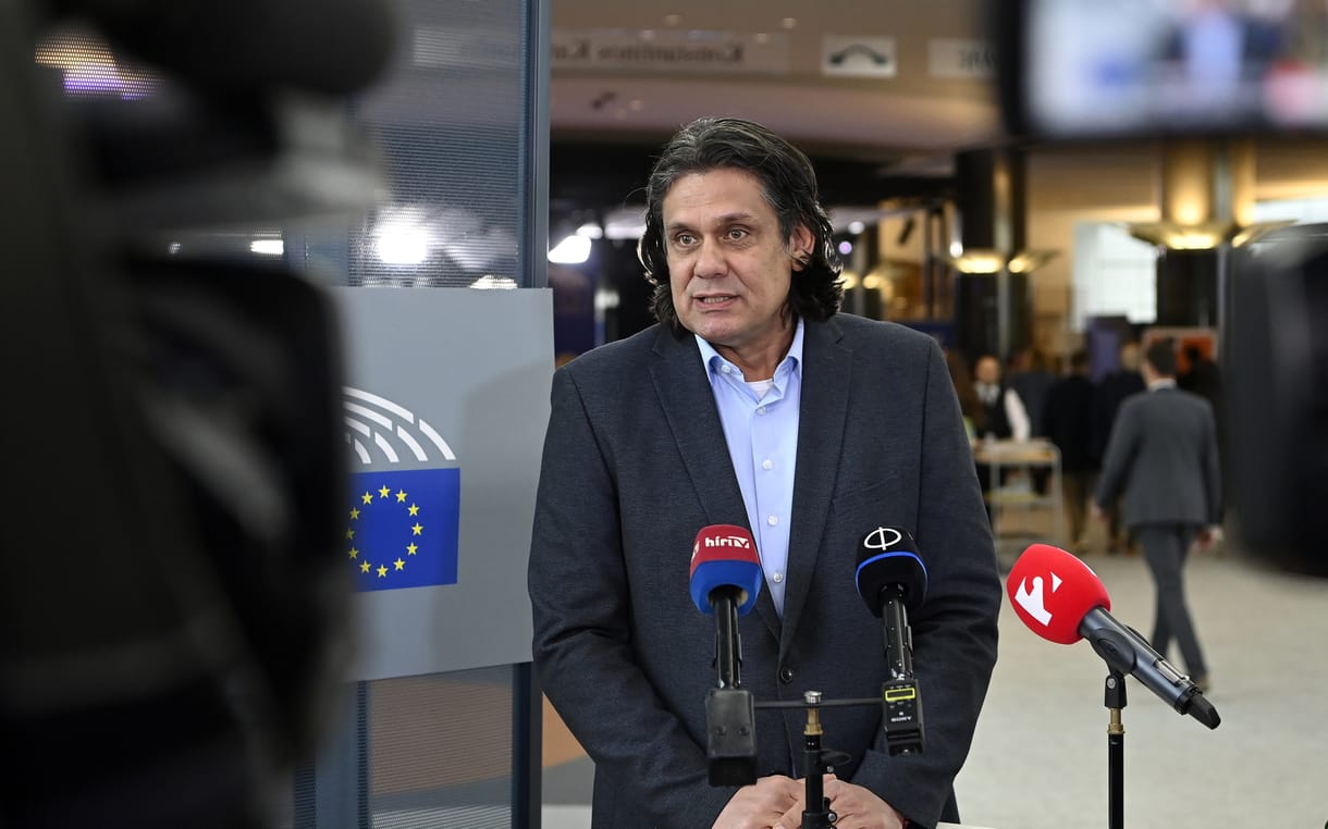 Deutsch Tamás nem az angoljával lóg ki az EP-képviselők közül