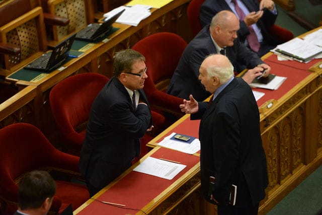 Első körben átment a félkész költségvetés