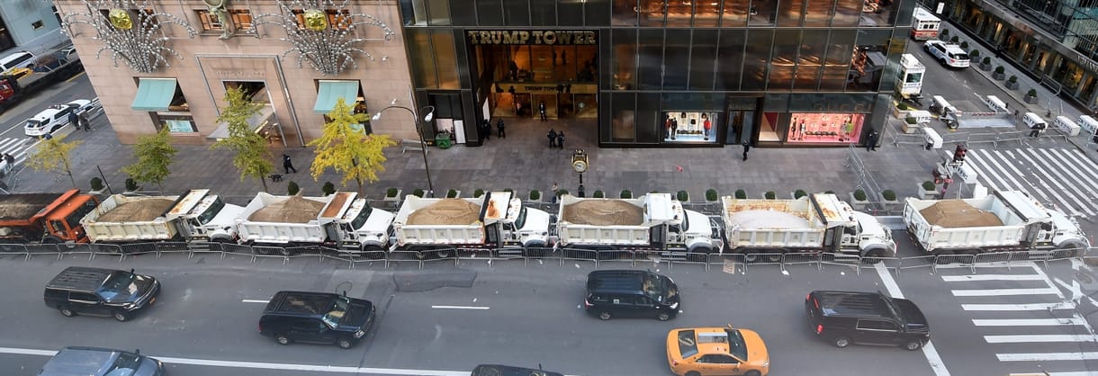 Fotó: New York-ban így védik majd a szilveszterezőket a tömegbe hajtó kamionoktól