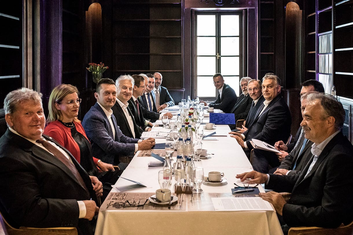 Ami jár, az jár: így emelte meg Orbán a miniszterek fizetését