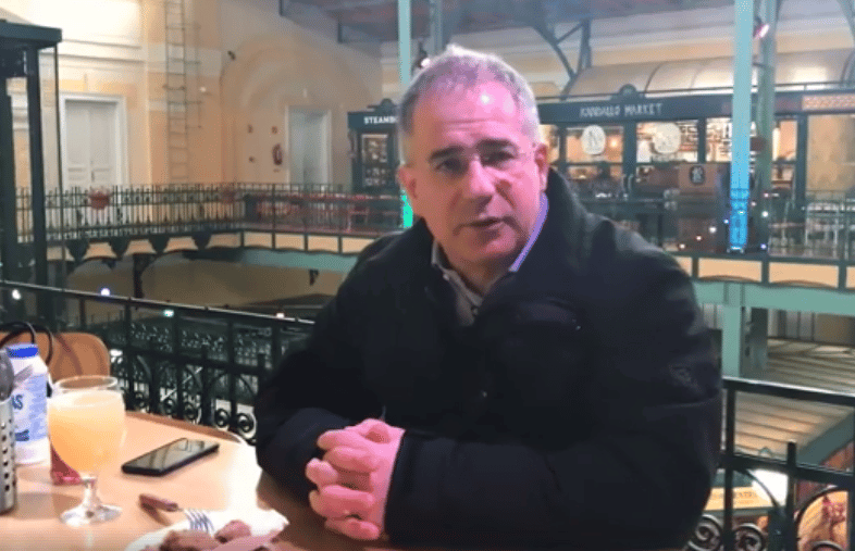 Egészen szürreális videóval indította újra Facebook oldalát Kósa Lajos