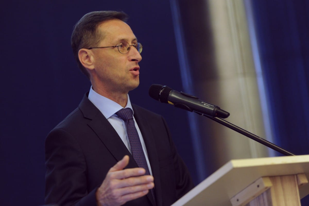 Csúcsot döntött Varga Mihály: 7,8 milliárd pluszpénzt osztott ki az emberei között