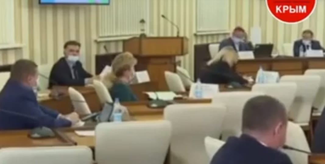 Bekapcsolt kameráknál mutatta meg igazi formáját a krími kulturális miniszter