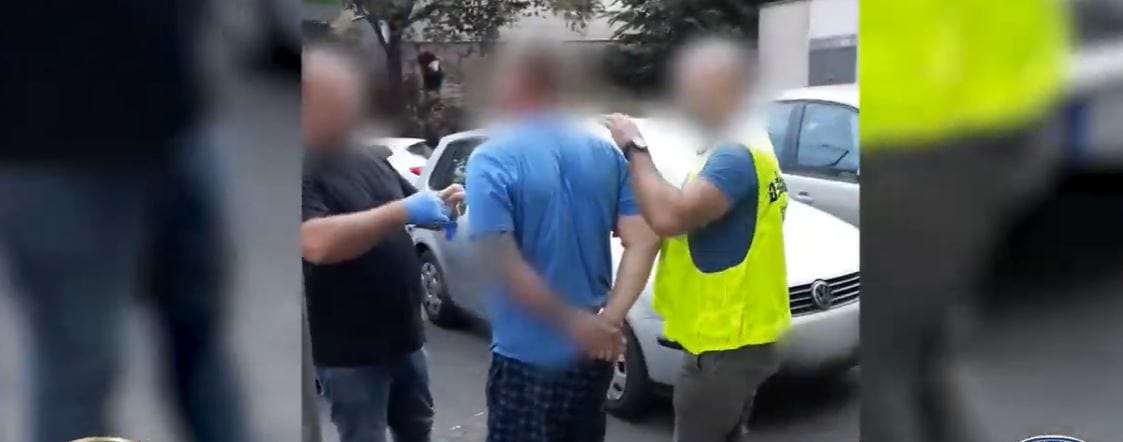 Eladás közben csaptak le a dílerre a rendőrök - videó
