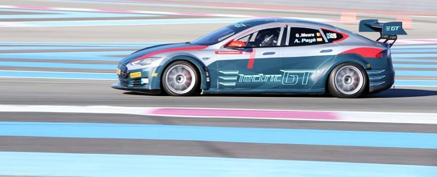 Jobban mennek a Tesla versenygépei, mint a Formula E autói