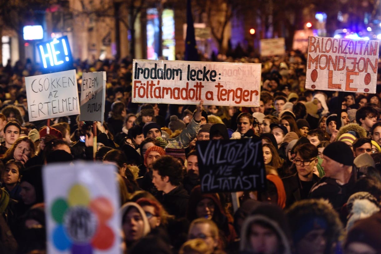 Tízezrek mehetnek el a vasárnapi tüntetésre