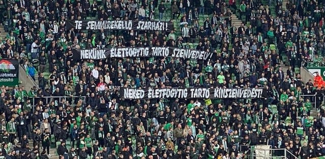 „Te semmirekellő szarházi” – molinón üzentek a Fradi-ultrák Tordai Bencének