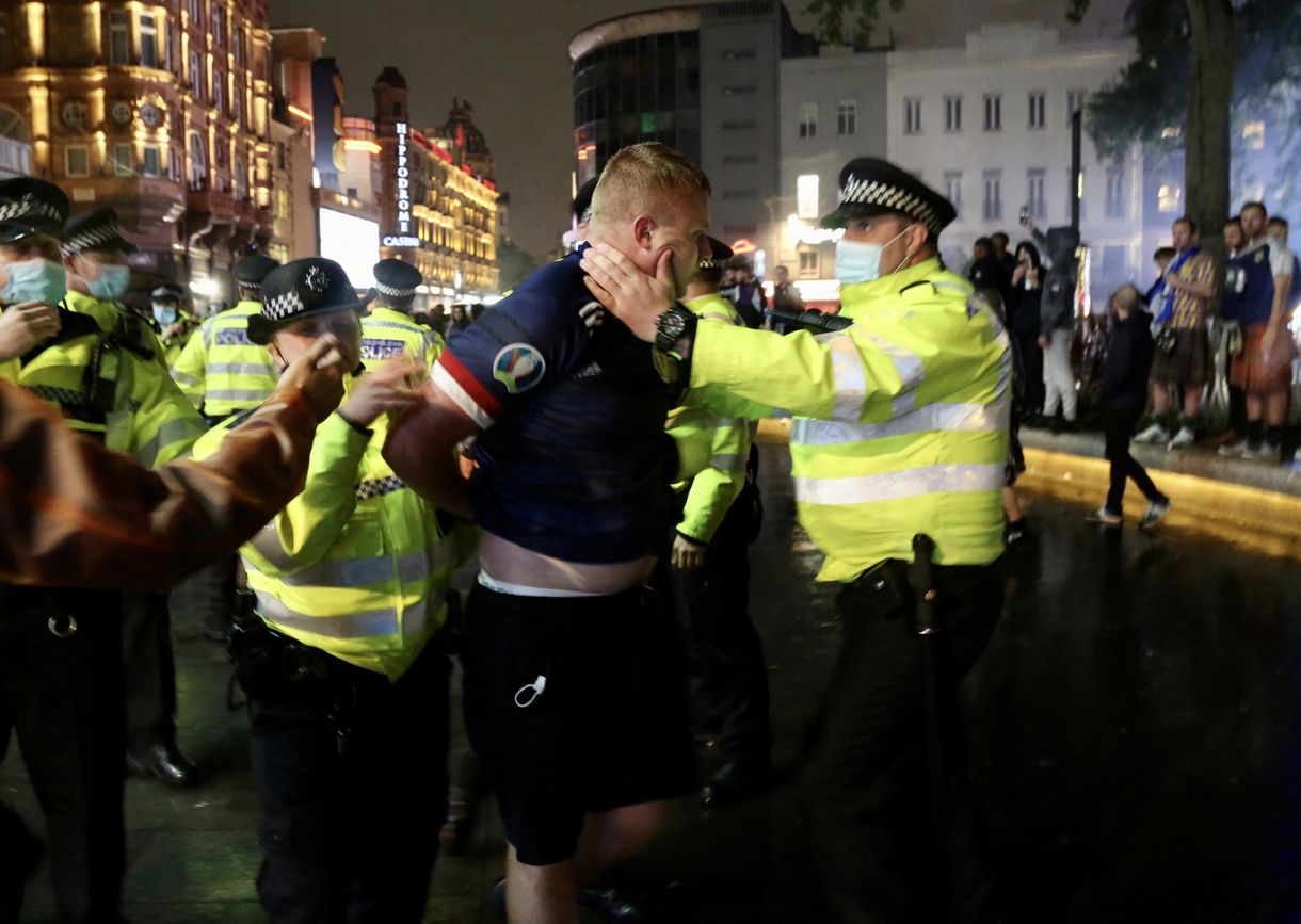 Harminc embert vettek őrizetbe a londoni angol-skót meccs után
