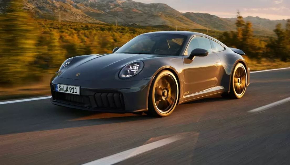 Már a Porsche 911 is hibrid, de egészen egyedi módszerrel
