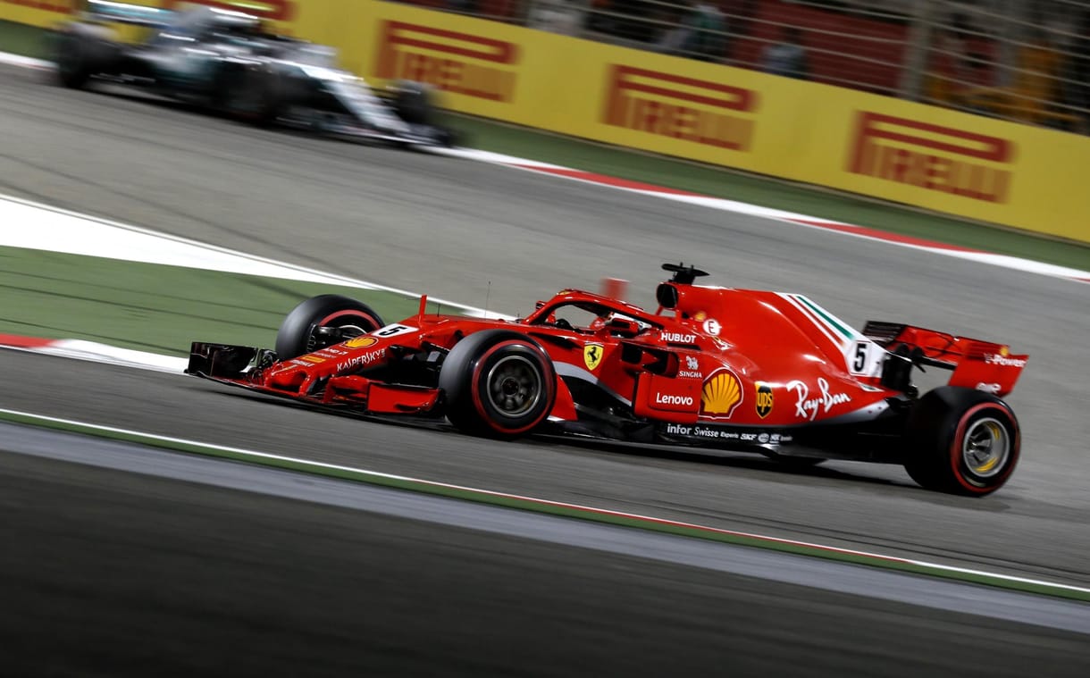Vettel indulhat az első helyről Kínában