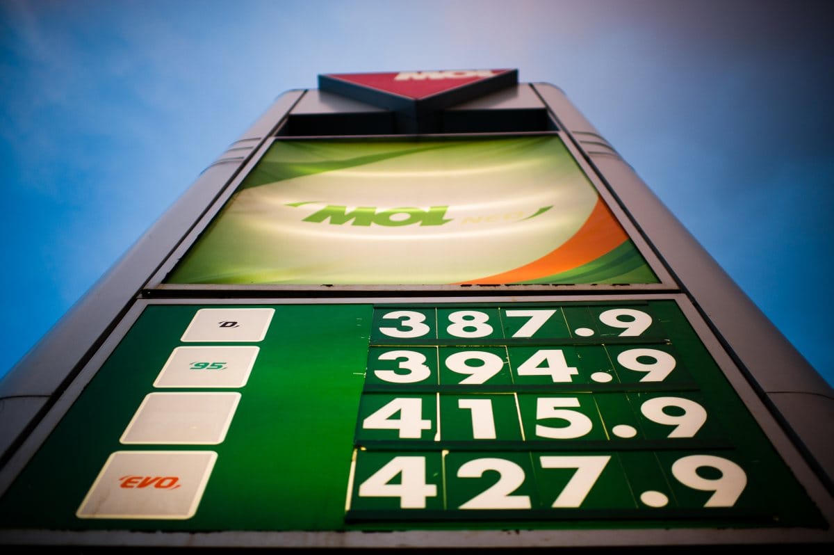 Már 400 forint fölött is adják a benzint