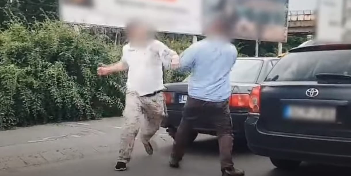 Videó: egymásnak esett két autós Zuglóban egy közlekedési konfliktus után