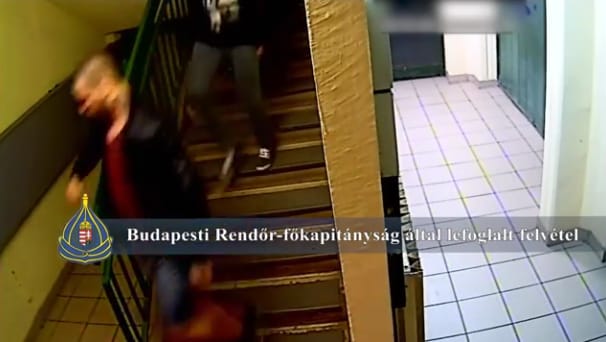 Öten nyomultak be egy lakásba, és megszúrtak egy férfit Óbudán – videón az elkövetők