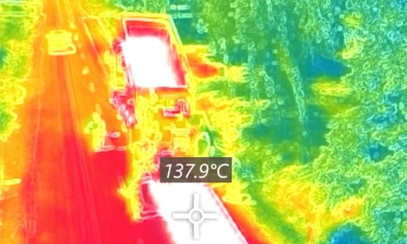 138 fokos meleget mért a Közút aszfaltozás közben