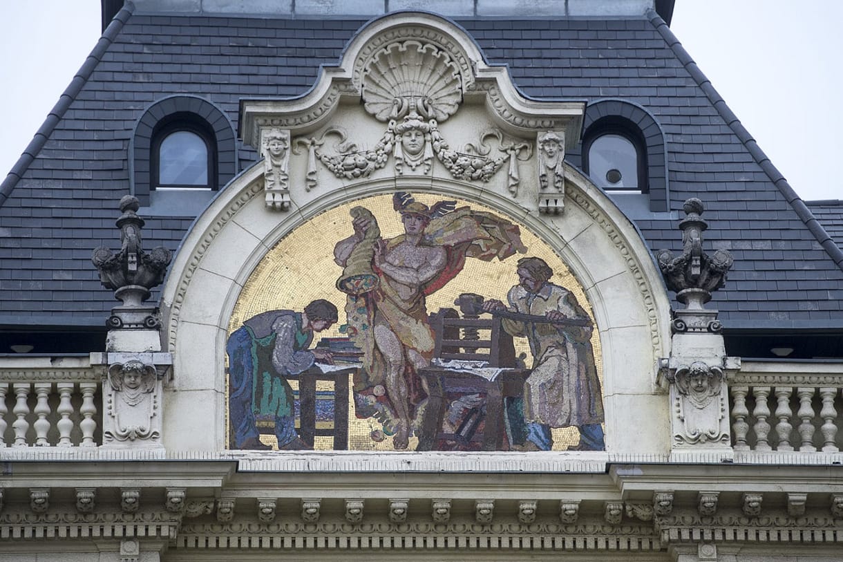 Megfigyelte már ezeket a fantasztikus mozaikokat Budapest házfalain?