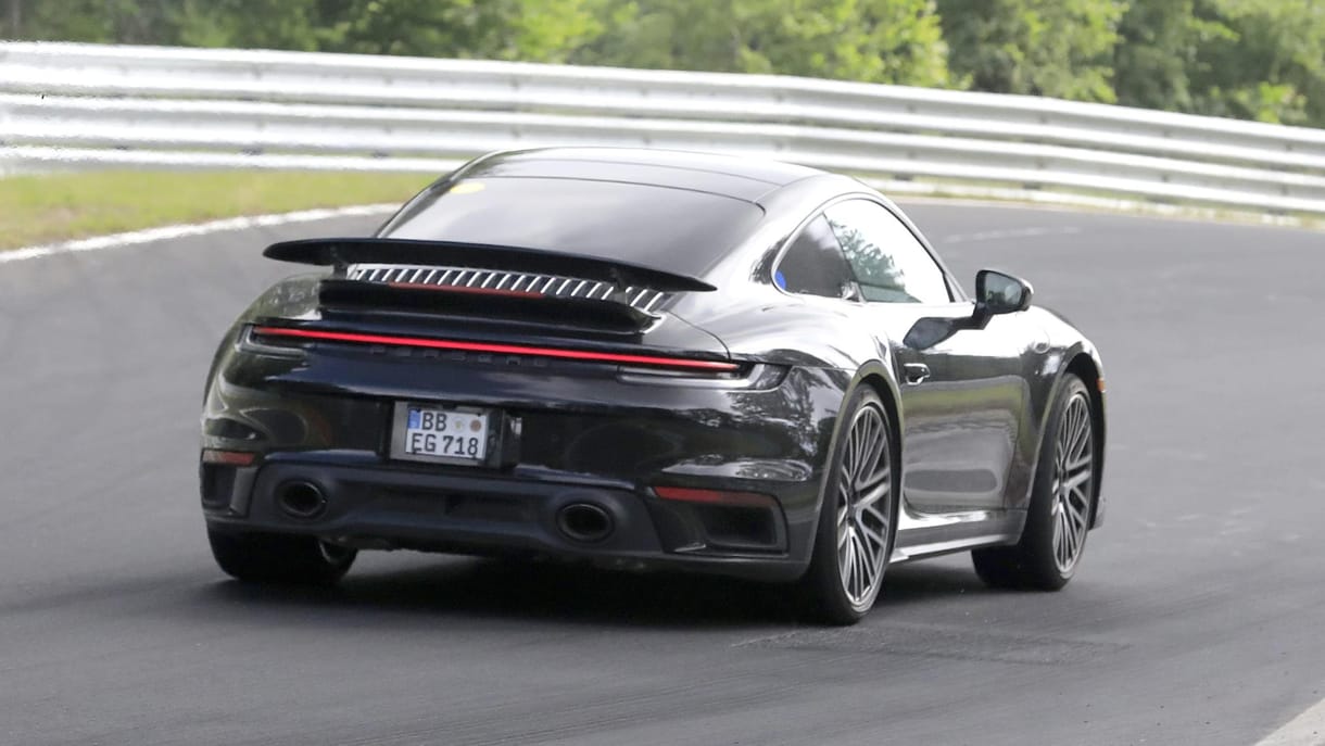 Megint a Nürburgringen bukkant fel az első hibrid Porsche 911