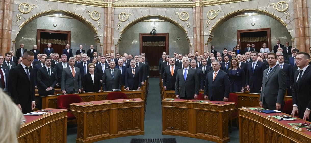 Magyar jogtudósok: így rohasztja szét a kormány a magyar demokráciát