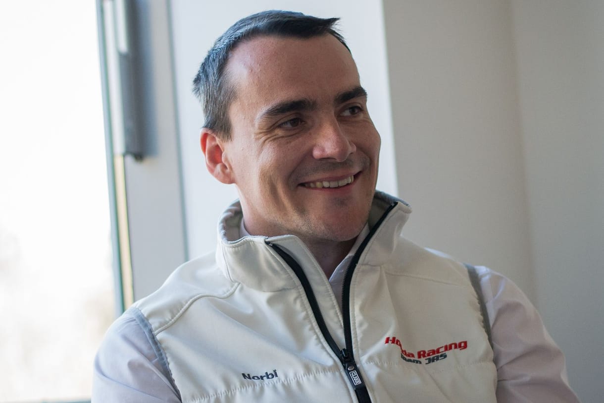 Michelisz Norberttel fejleszt versenyautóvezető-algoritmust az állam