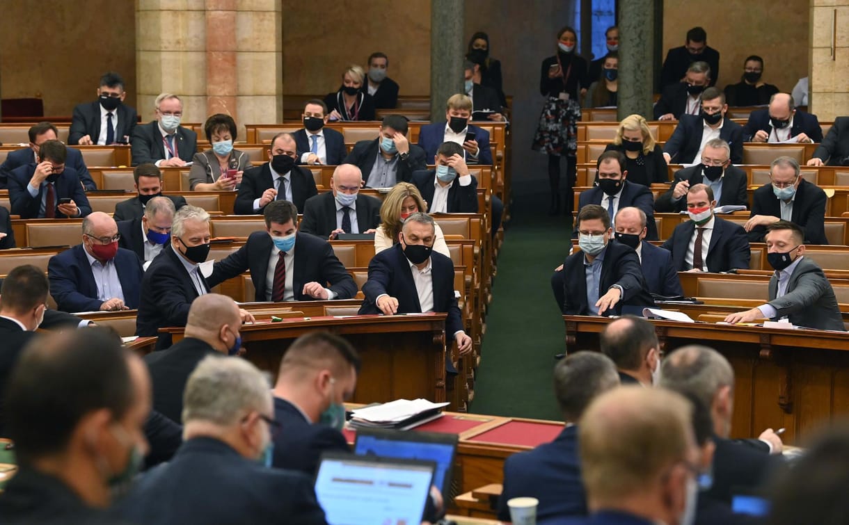 Már kedden szavazna a kormány további felhatalmazásáról a parlament