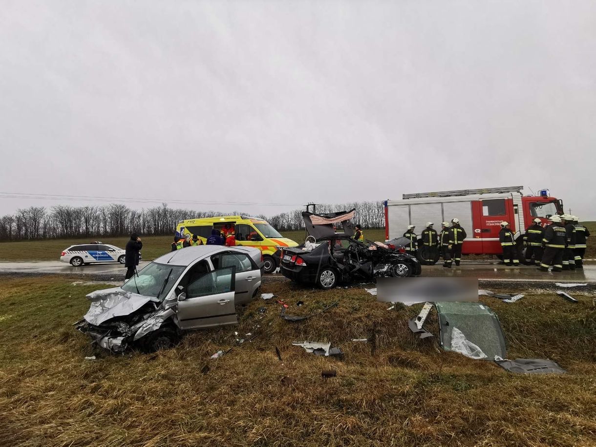 Balesetben halt meg reggel egy házaspár a 6501-es úton