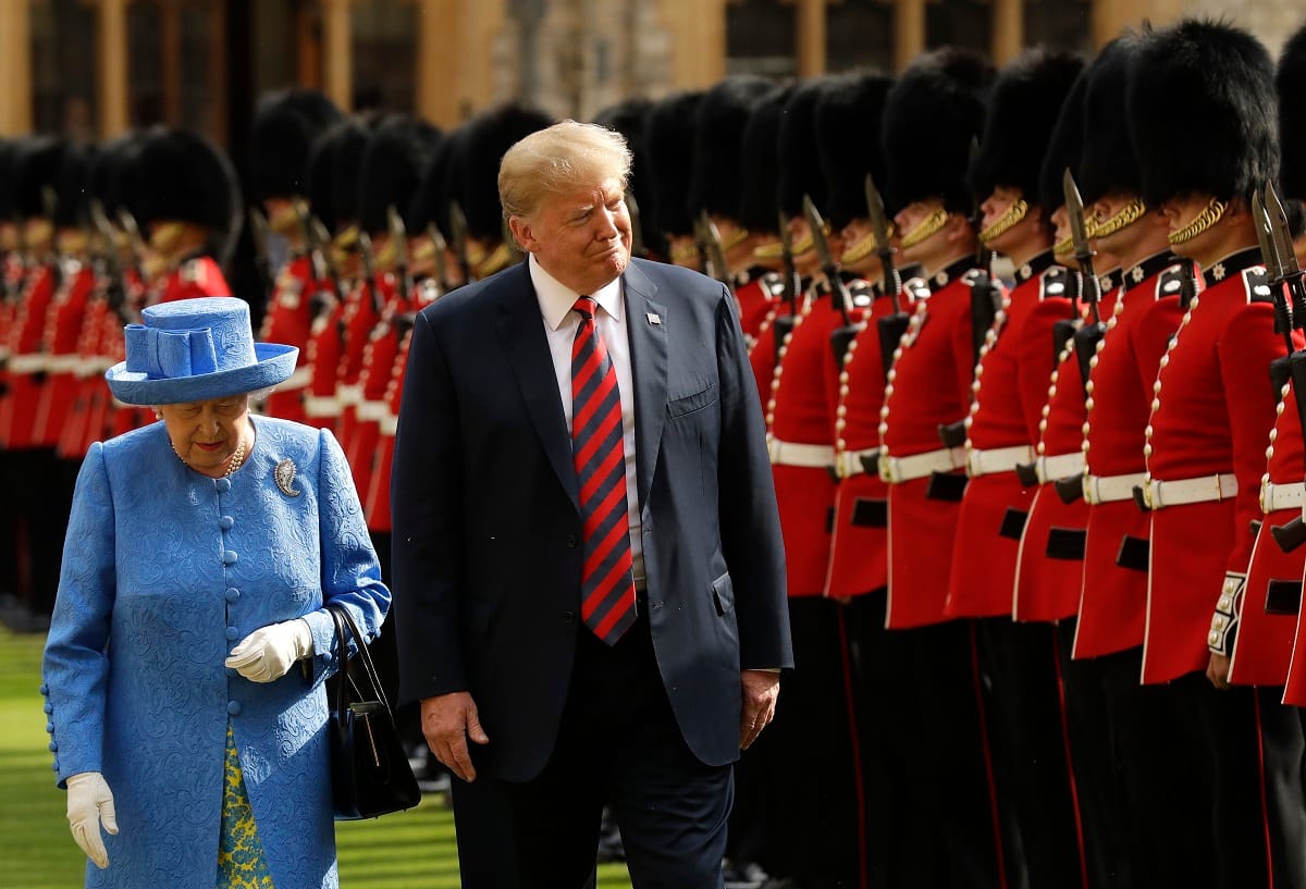 Erzsébet királynő szó szerint odaszúrt Trumpnak