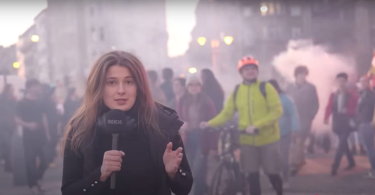 „Persze, hogy ez csapda. De az is csapda, ha nem csinálunk semmit” – videó a zebrás hídfoglalásról