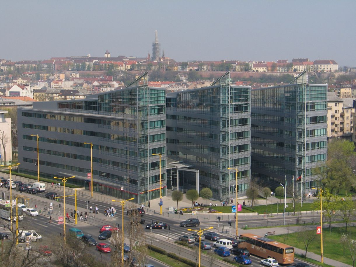 Öntik a pénzt két budai ingatlanra a németek