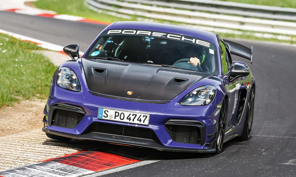 Súlyos vereség: a kis benzines Porsche gyorsabb a 4x erősebb elektromos hiperautónál