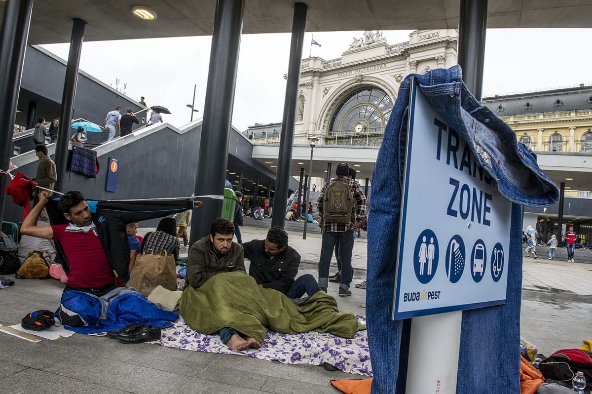 Tranzitzónákat akar a kormány a határon is
