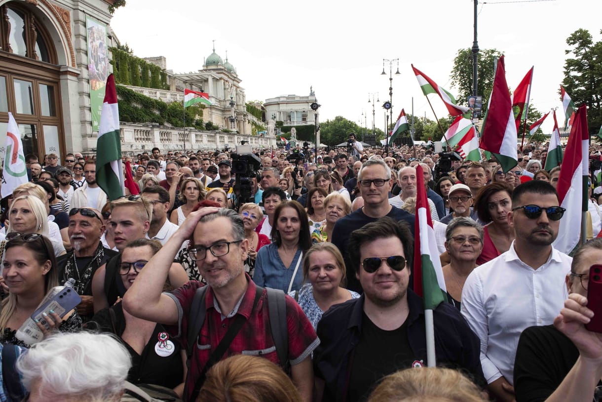 Závecz: A Tisza Párt már 27 százalékon áll az EP-választások előtt a biztos szavazóknál, de a Fidesz így is fölényesen vezet