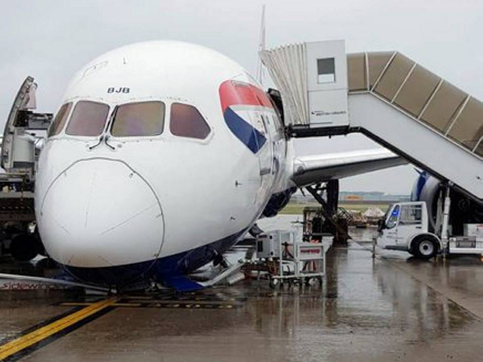 Orra bukott a British Airways gépe a Heathrow repülőtéren