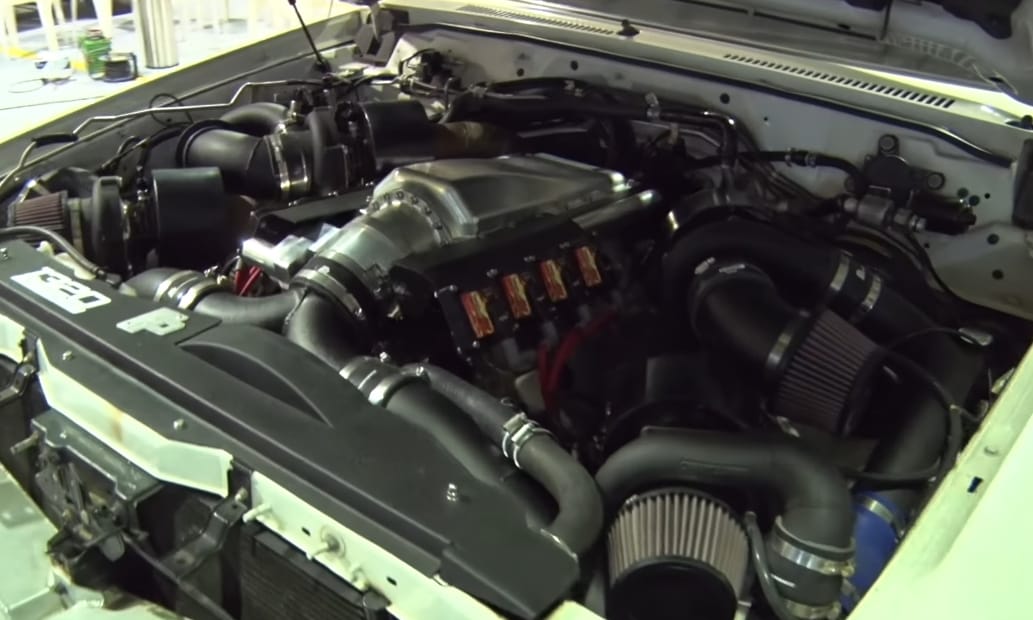 Nem vicc: 3000 lóerős ez a Nissan Patrol terepjáró - videó