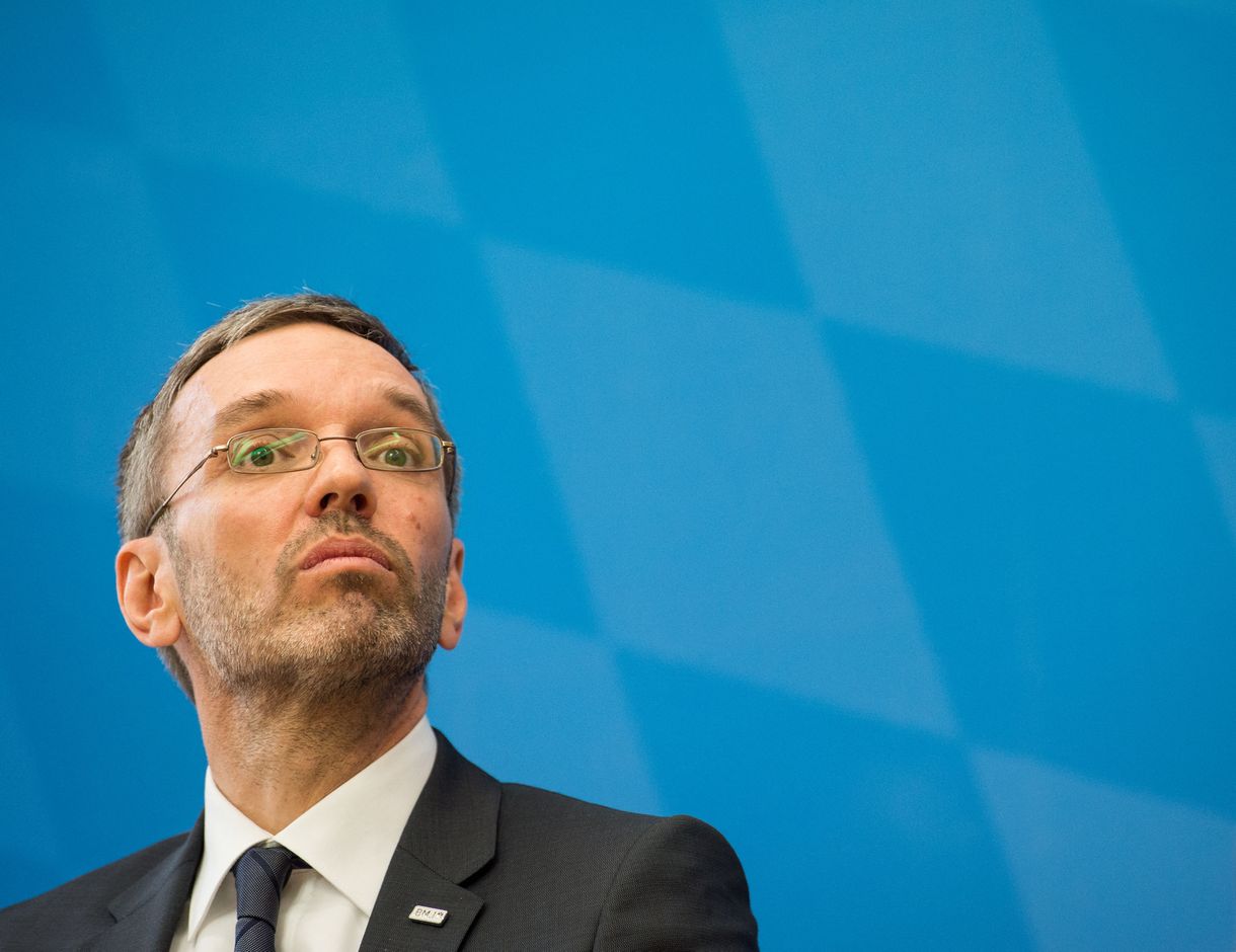 Osztrák művészek: Meg kell állítani a magyar mintára terjeszkedő Szabadságpártot!
