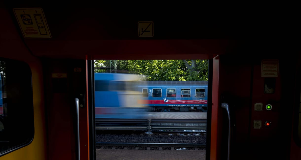 A mozgáskorlátozottaknak előre kell jelezniük a MÁV-nak, ha utazni akarnak