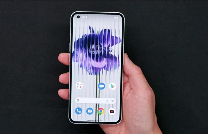 Egy kicsi iPhone, egy kicsi Android – ilyen az átlátszó telefon