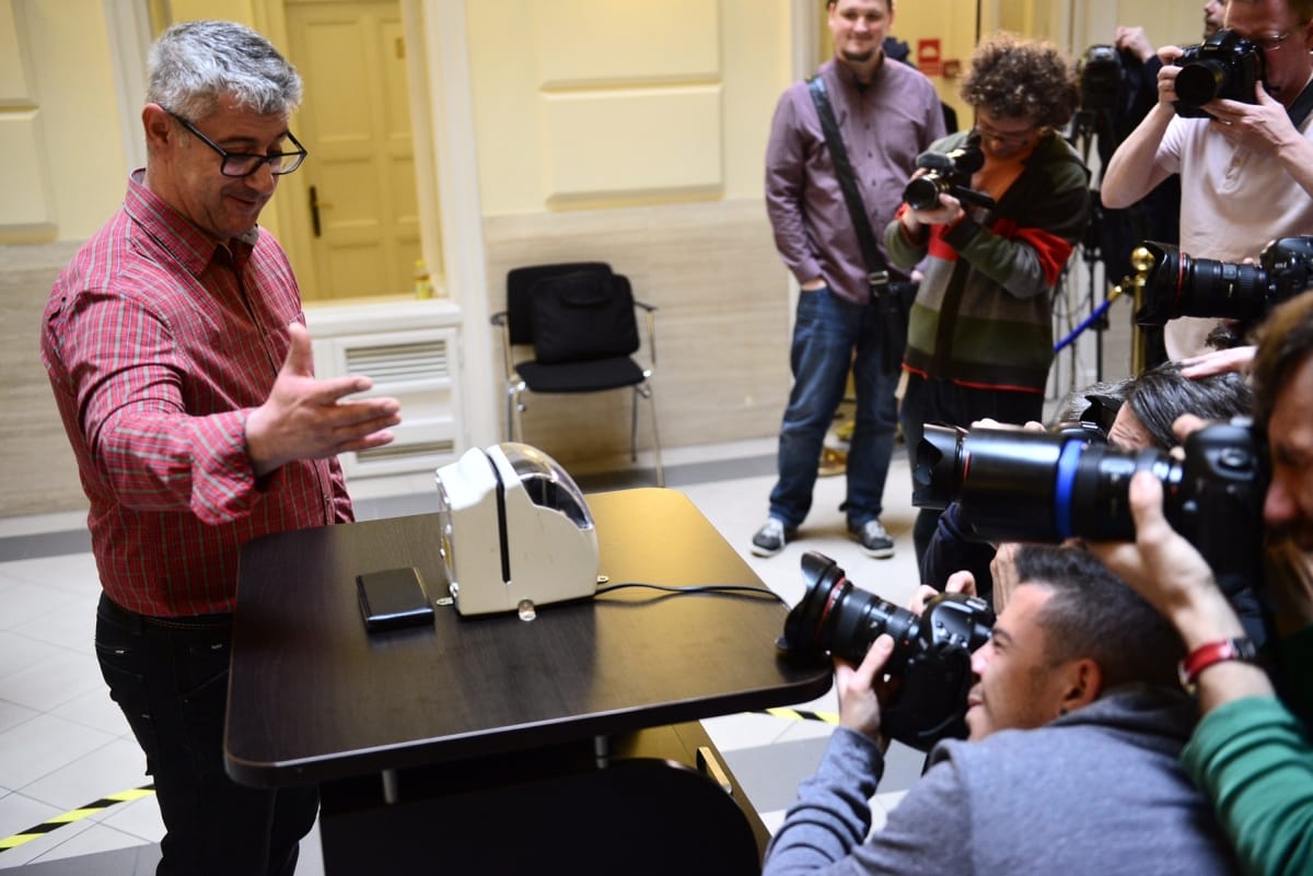 Az NVB és az NVI vezetőjének lemondását követeli Nyakó