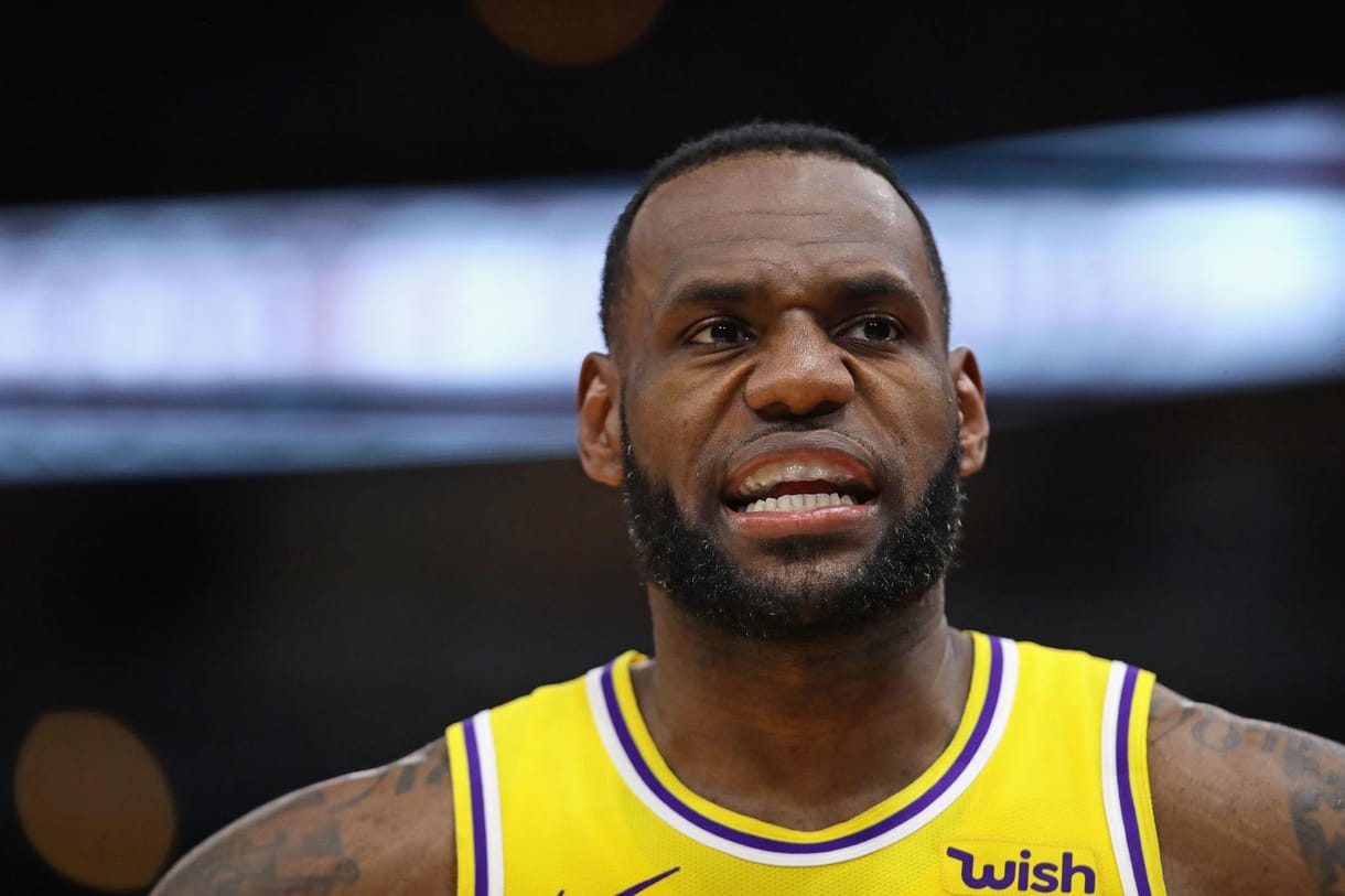 Búcsút int LeBron James a 23-as mezszámnak