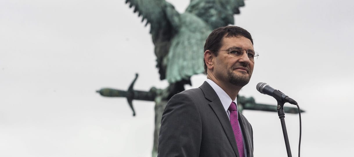 Két szolgálati autót is vettek az I. kerületi polgármesternek, aki 200 méterre lakik a munkahelyétől