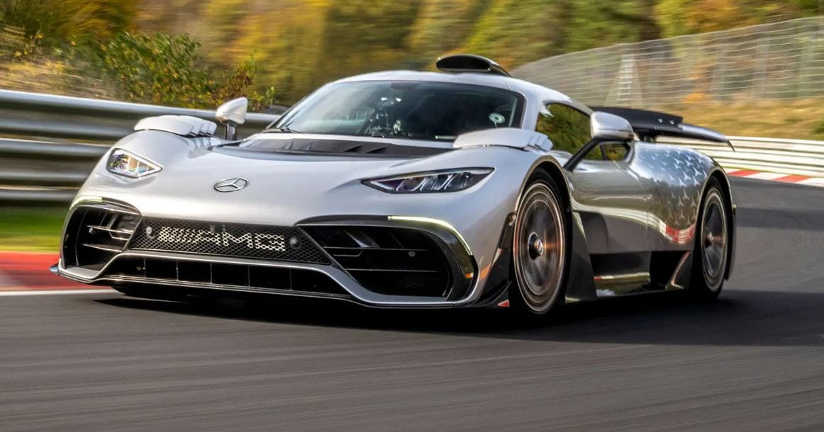 Alig lassabb versenypályán a Mercedes-AMG One, mint egy Forma–1-es autó
