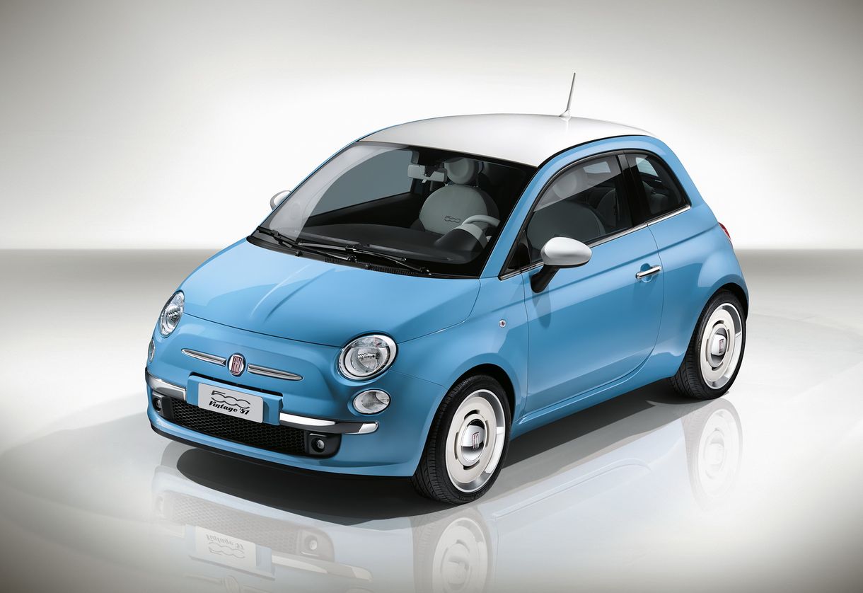 Bilikék, nagyon retro 500-ast visz Genfbe a Fiat