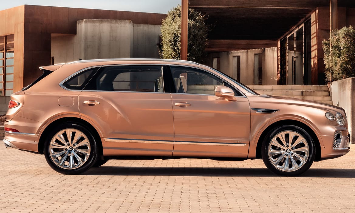 Földöntúli luxussal kényeztet a minden korábbinál nagyobb új Bentley SUV