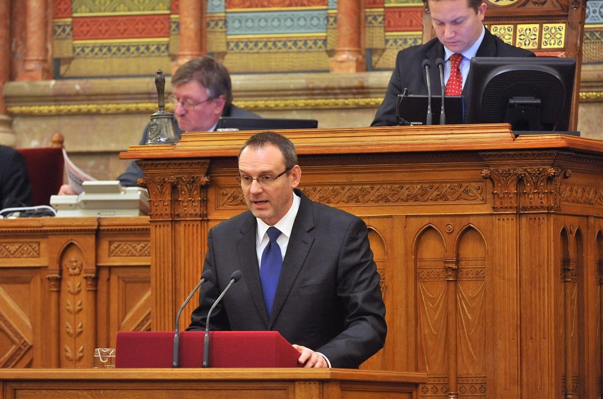 Lázár János ellenségével üzletel a fideszes önkormányzat
