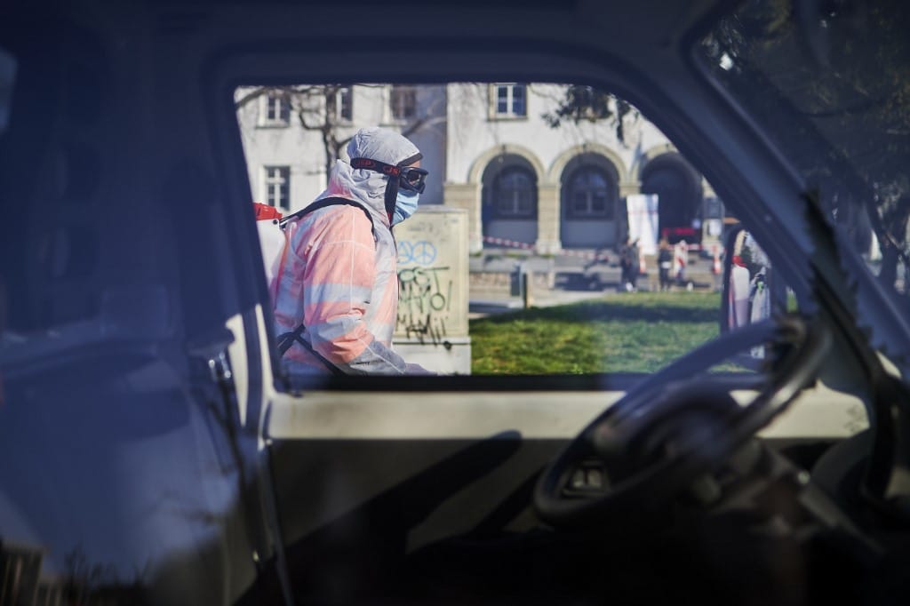 Szlovéniában 30 százalékkal csökkentik a tisztségviselők fizetését