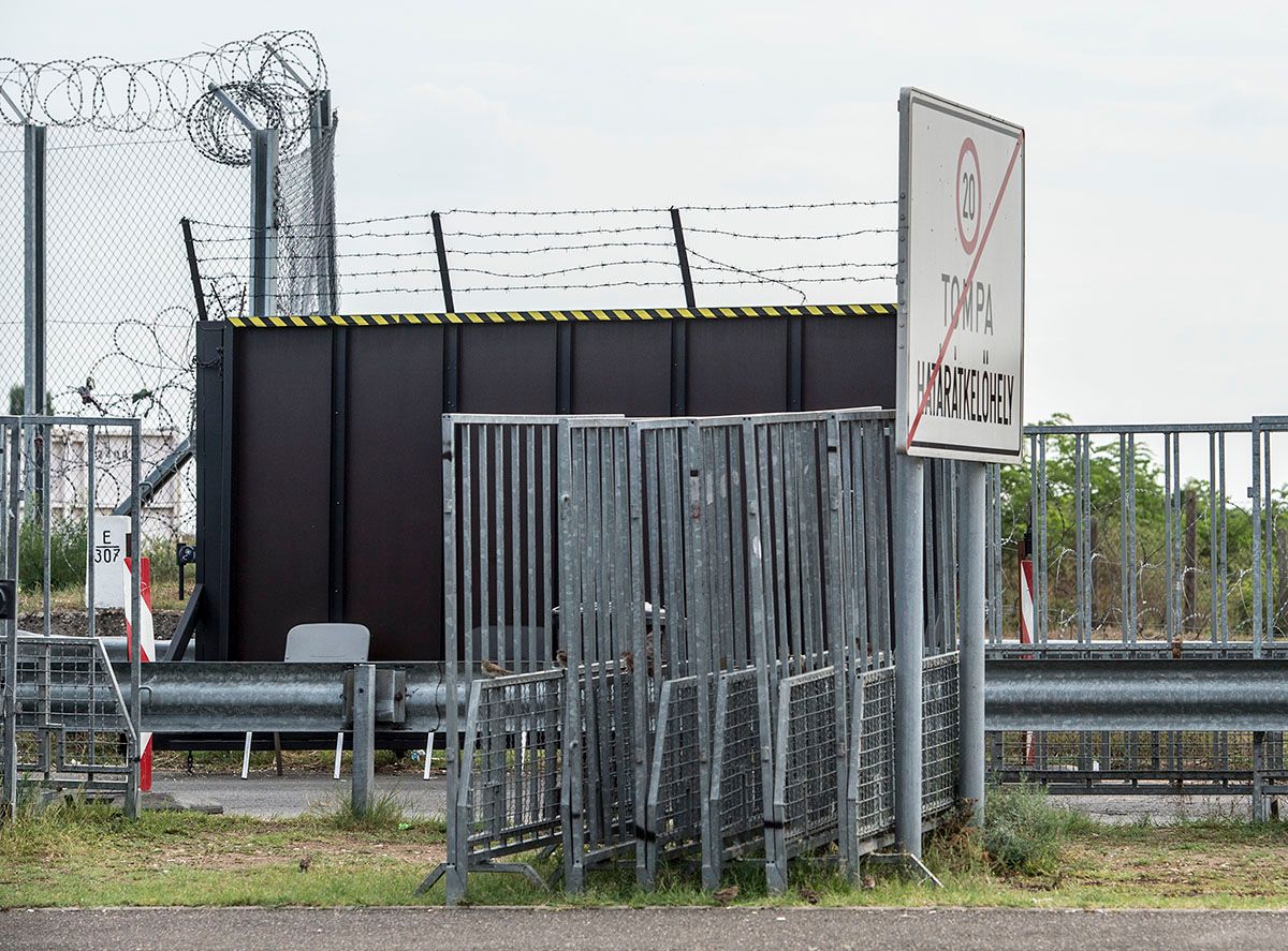Negyvennyolc afgán migránst találtak egy tehervonaton