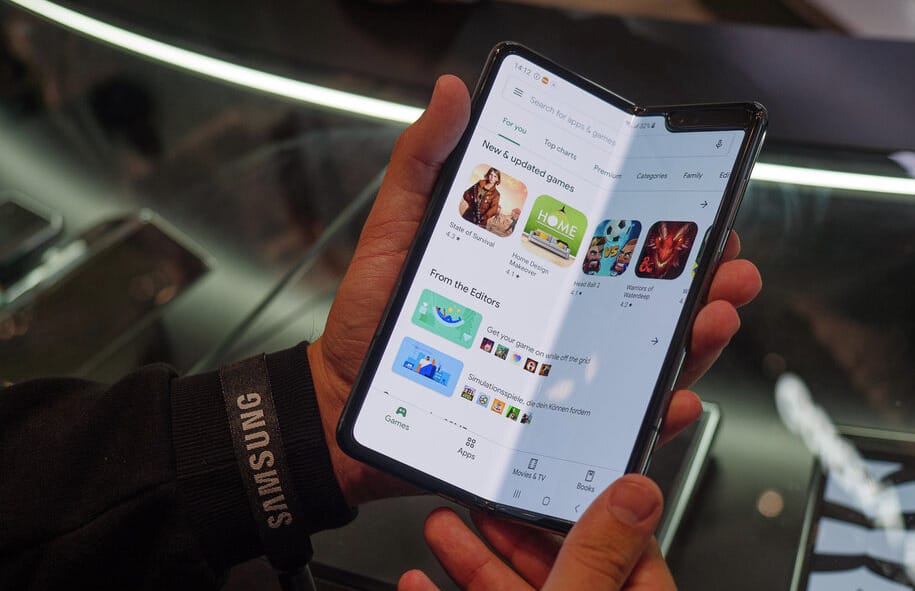 Egy egyszerű szoftverfrissítéssel generációt ugorhat a Samsung Galaxy Fold
