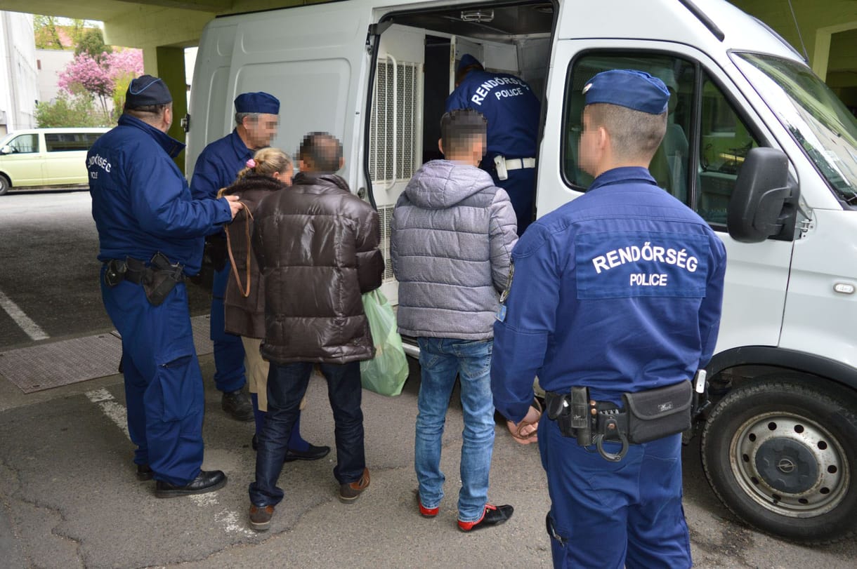 Összevertek egy orvost Hatvanban - videón a feltételezett elkövetők